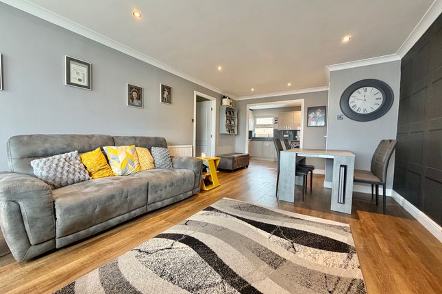 16 Belfry Court, Wakefield photo 4
