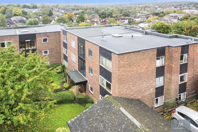 Thumbnail Flat to rent in The Heights, Loughton, Essex