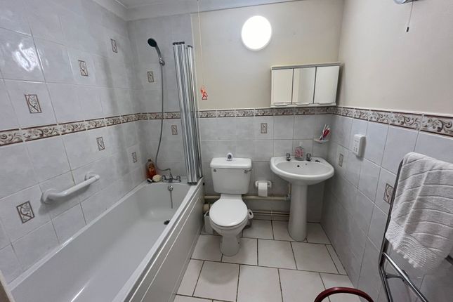 Flat for sale in Ringwood Road, Ferndown