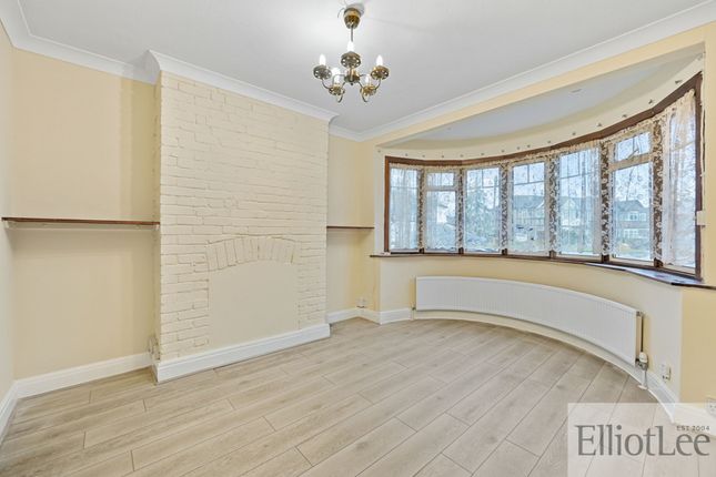 44 Warden Avenue, Harrow photo 2