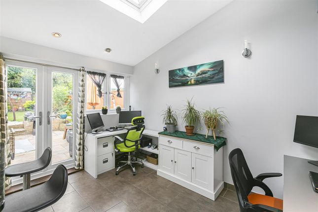 8, Downs Road, Sutton photo 4