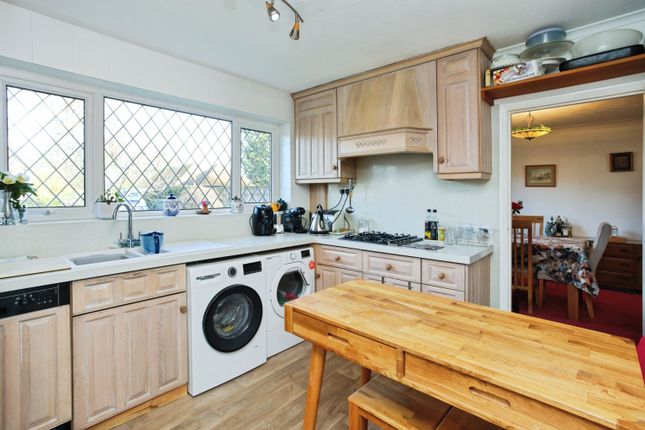 1, Derby Close, Tonbridge photo 3