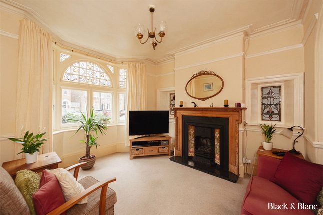 10, Chisholm Road, Croydon photo 2