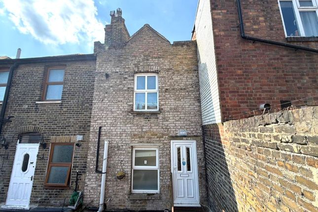 3-bed flat on 66(A), High Street, Dartford, £110,000