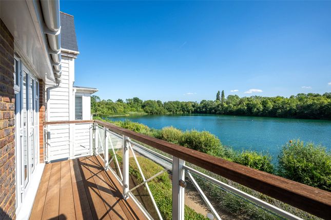 5-bed house on 9, Wingate Close, Holborough Lakes, £630,000