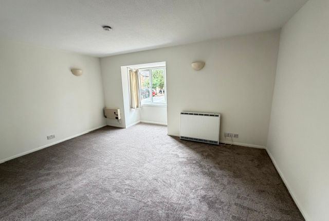 Flat 2 Albany House , Saxon Close, Surbiton photo 2