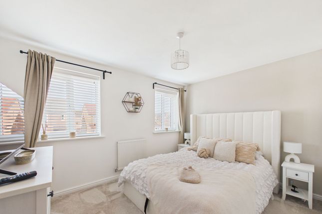 48 Bronte Way, South Shields photo 3