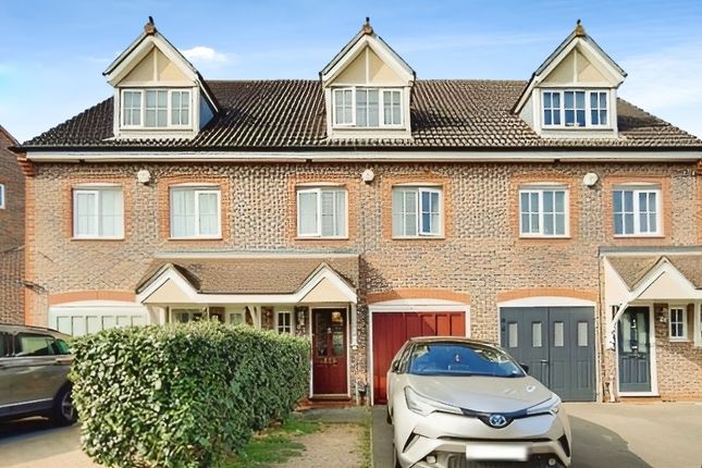 Thumbnail Property to rent in Sandpiper Road, Cheam, Sutton