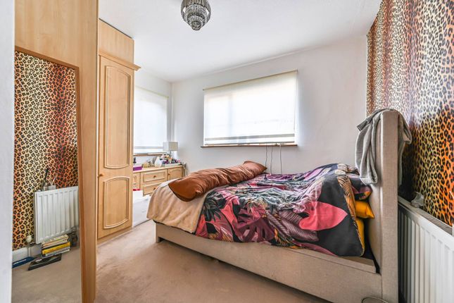 Thumbnail Maisonette for sale in Ribblesdale Road, Furzedown, London