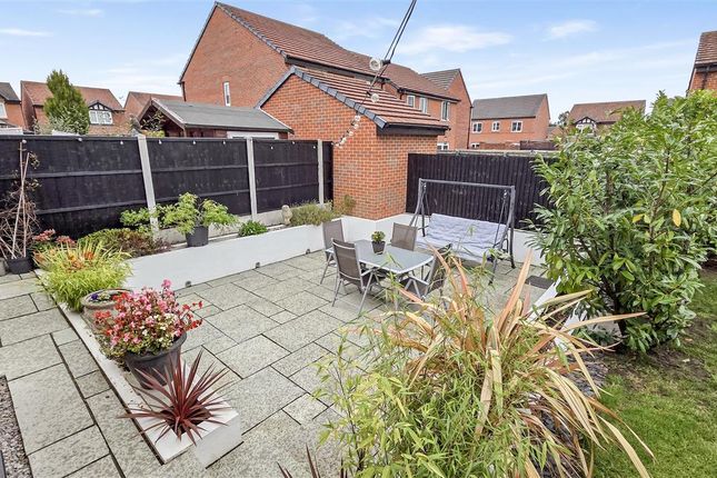 2, Grove Avenue, Winsford photo 2