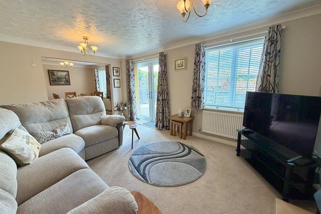 38, Lancaster Way, Northampton photo 4