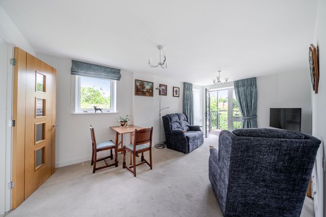 32, Edward House, Pegs Lane, Hertford photo 4