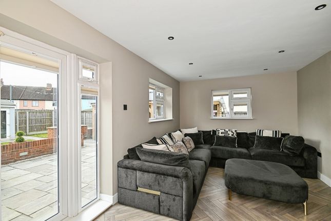 5, Hollywood Lane, Strood photo 4