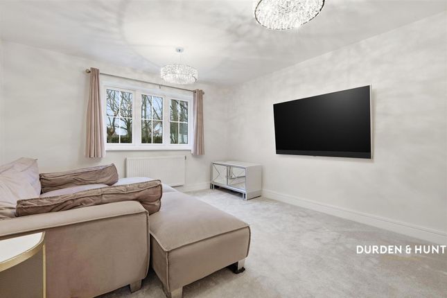 1 Birnam Crescent, Chigwell photo 2