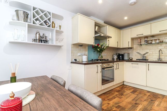 2 Charlotte Court Great Elms Road, Hemel Hempstead photo 2