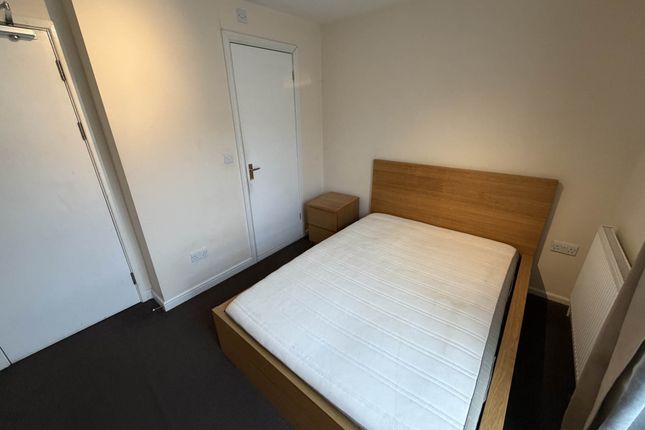 Room 4, Wisley Avenue, Milton Keynes photo 2