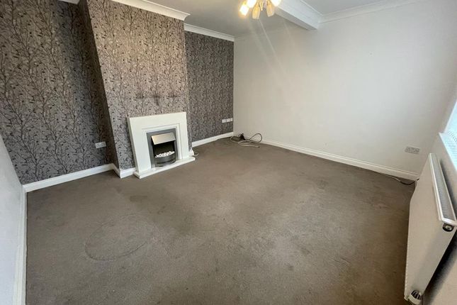 28, Darlington photo 2