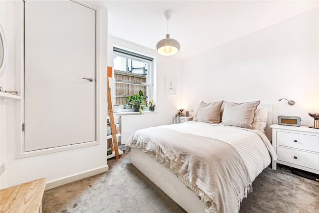 Flat for sale in Fontenoy Road, London