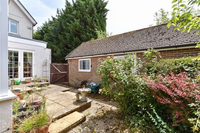 Nuthurst Avenue, Cranleigh photo 2