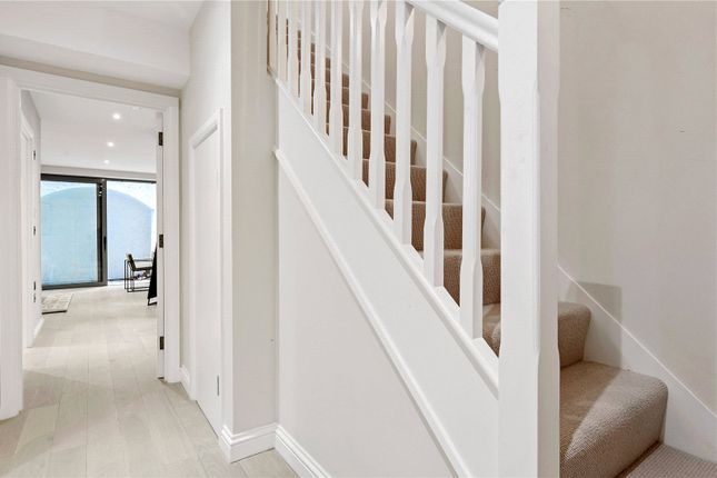 Flat 2A, 11-13, Bream's Buildings, London photo 4