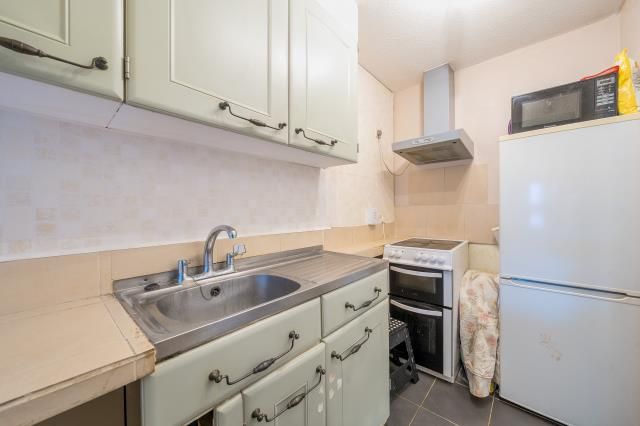 25, Enid Blyton House, Aylesbury photo 4