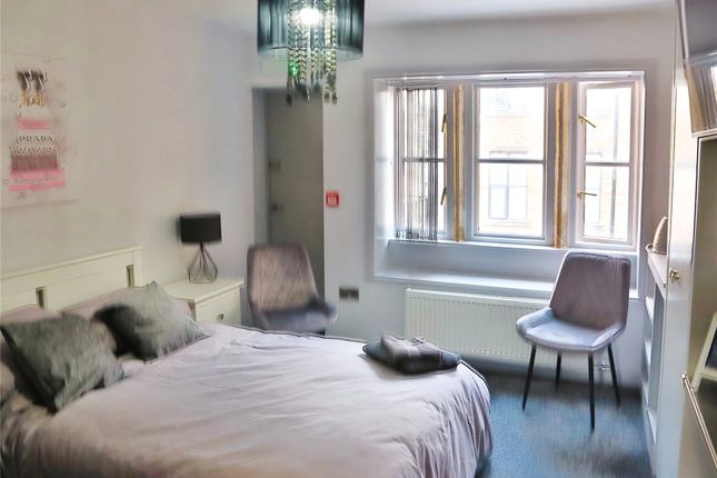 Room to rent in Florences Rooms, 6 Macauley Street, Huddersfied