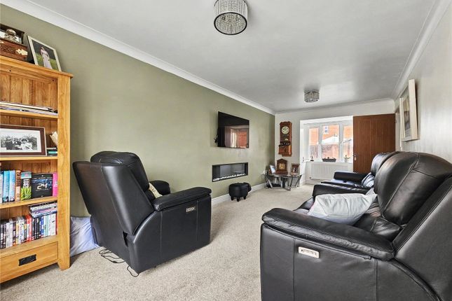 39, Adams Meadow, Somerset photo 2