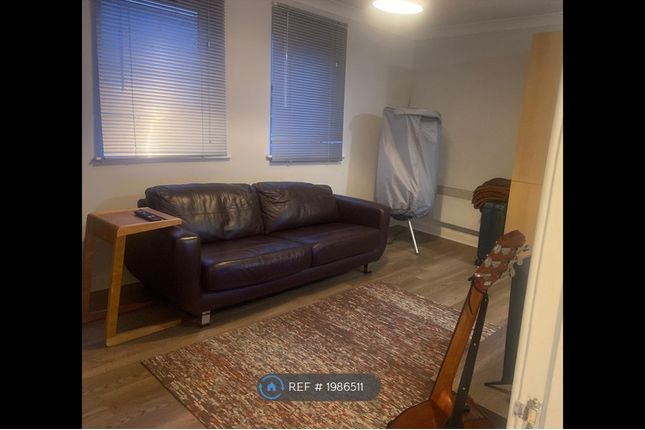 Thumbnail Flat to rent in Martyr Road, Guildford