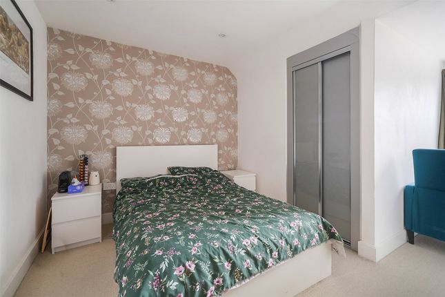 Flat 16, Wellingtonia Place, 42, Reigate Hill, Surrey photo 4