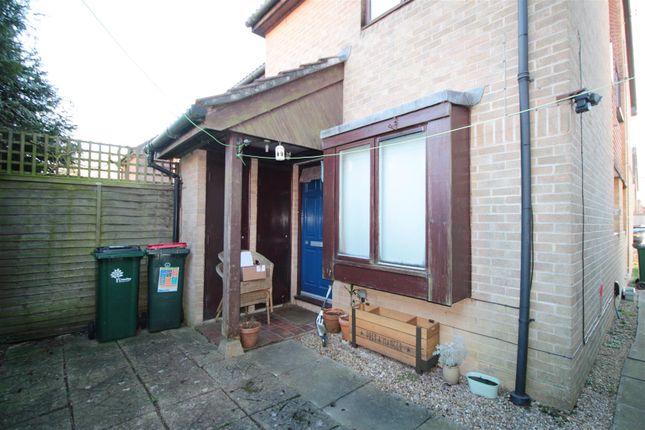 14, Guinevere Road, Ifield West photo 5