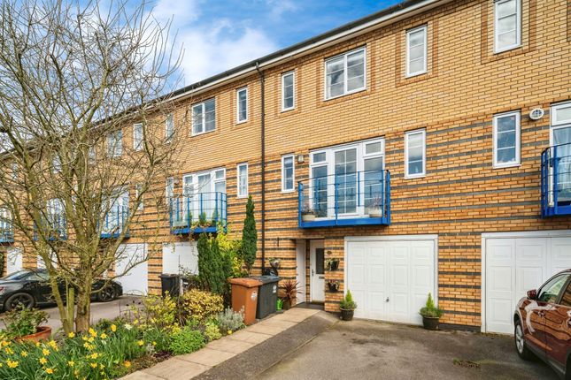 Thumbnail Town house for sale in Newland Gardens, Hertford