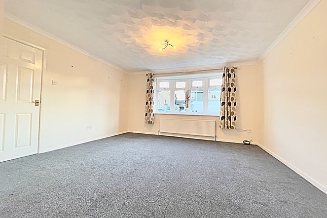 14 Brixham Close, **DOUBLE LENGTH GARAGE**Brixham Close, Bedford photo 4