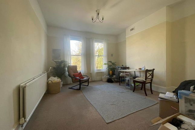 25 Crescent Way, London photo 2