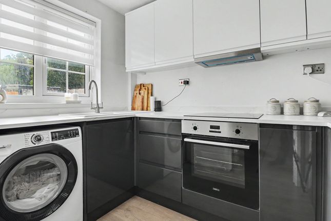 28 The Spinney, Eastleigh photo 4