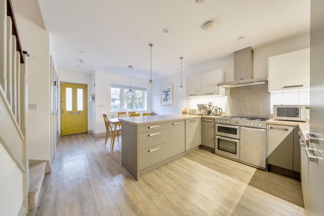 12, Mole Place, West Molesey photo 4