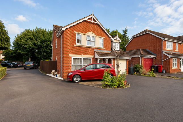 106, Hurworth Avenue, Slough photo 3