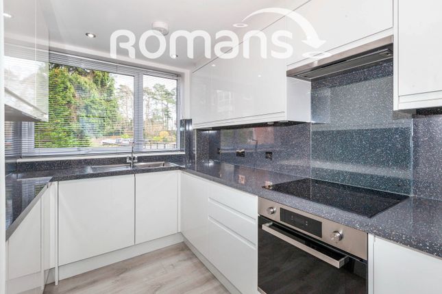 9, Troon Court, Ascot photo 3