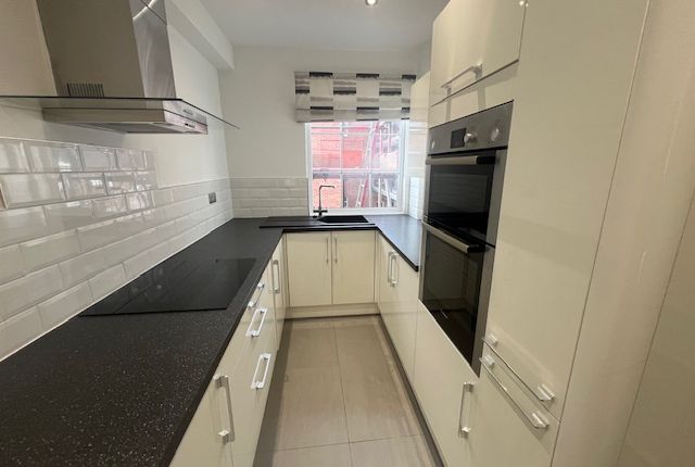Flat to rent in Westgate Street, Cardiff