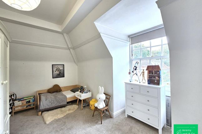 Finchley Road, Hampstead Garden Suburb photo 5
