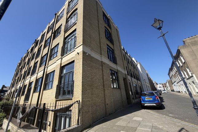 1-bed flat on 38, Queensbridge Drive, Ramsgate, £200,000
