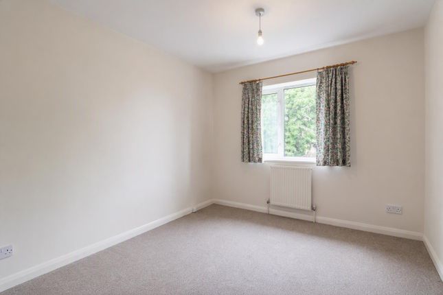 42, Stow Court, Cheltenham photo 5