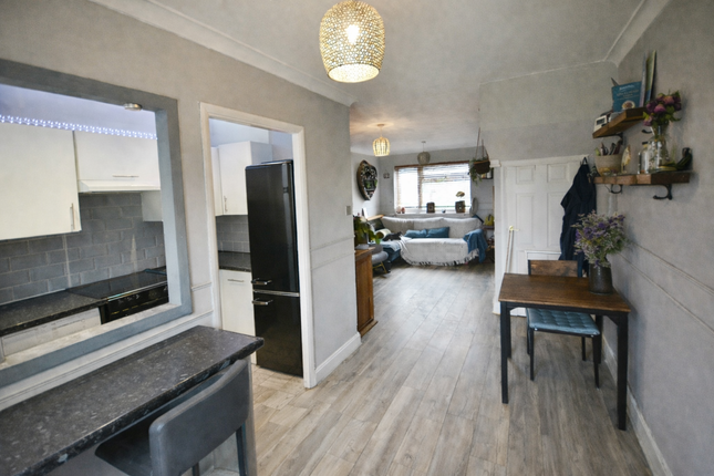 33, Oak Tree Close, Hertford photo 3