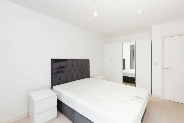 Flat for sale in 16 Booth Road, London