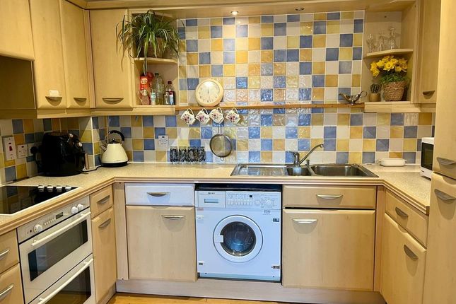 21 Oram Court, Dean Street, Marlow photo 3