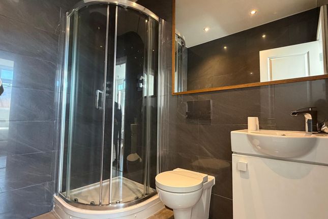 Flat 4, London Road, North Cheam photo 4