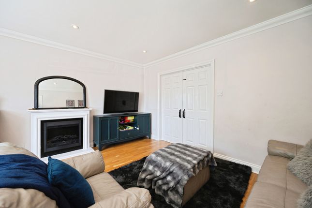 17, Burwood Grove, Hampshire photo 4