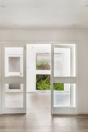 41, Lomond Close, London photo 4