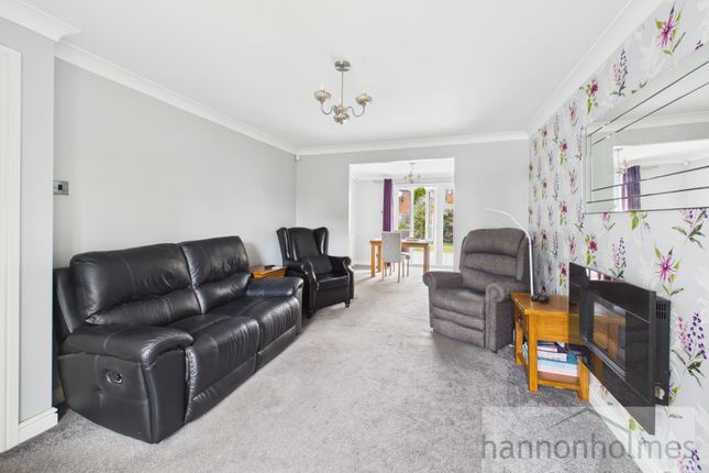 17, Parkside Close, Manchester photo 4