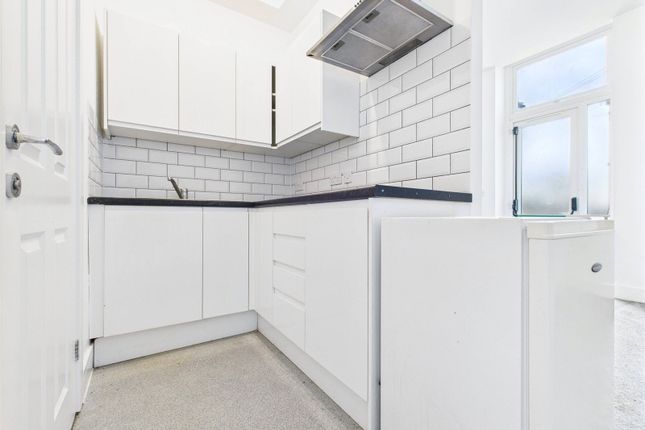 Studio Room: Kitchen