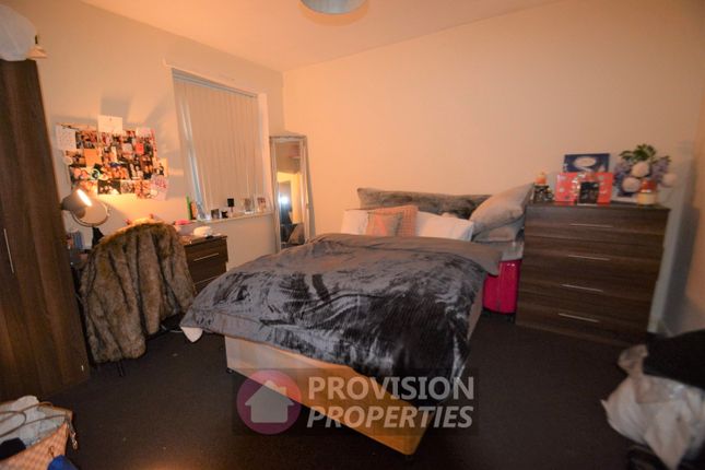 Terraced house to rent in Chestnut Avenue, Hyde Park, Leeds